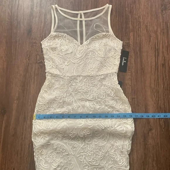 Lulu’s Wedding Dress Ivory Lace Embroidered Size Small New - Picture 10 of 16